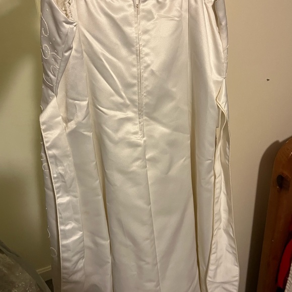 A cream colored long dress w/light beading/sequins. SZ 16 - Picture 3 of 4